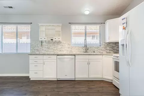 Kitchen - 1360 E Telegraph St #5, Washington, UT 84780 photo 4 of 5