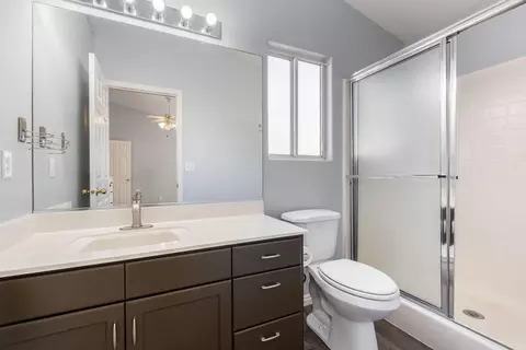 Bath - 1360 E Telegraph St #5, Washington, UT 84780 photo 1 of 6