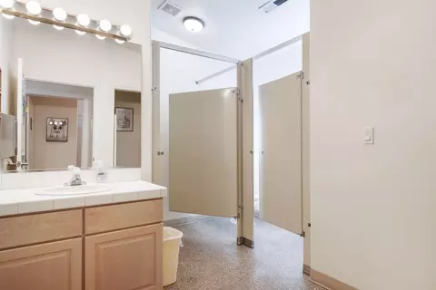 Bath - 1360 E Telegraph St #5, Washington, UT 84780 photo 5 of 6