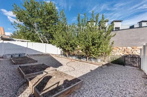 Exterior - 1360 E Telegraph St #5, Washington, UT 84780 photo 7 of 16
