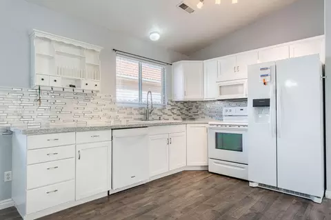 Kitchen - 1360 E Telegraph St #5, Washington, UT 84780 photo 2 of 5