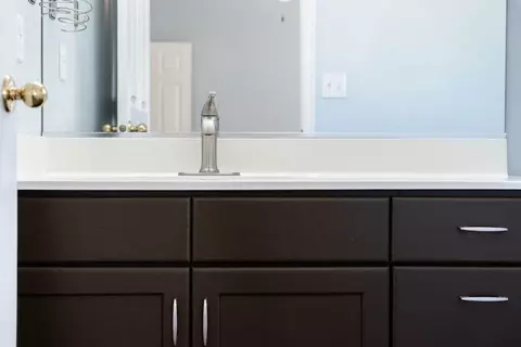 Bath - 1360 E Telegraph St #5, Washington, UT 84780 photo 2 of 6