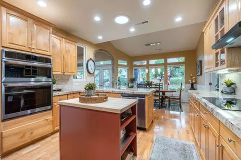 Kitchen - 1102 W Chama Ct, Washington, UT 84780 photo 4 of 4