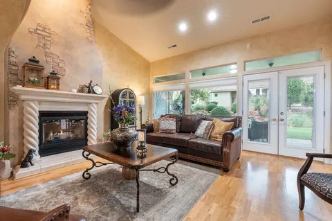 Living - 1102 W Chama Ct, Washington, UT 84780 photo 3 of 4