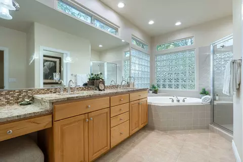 Bath - 1102 W Chama Ct, Washington, UT 84780 photo 1 of 3