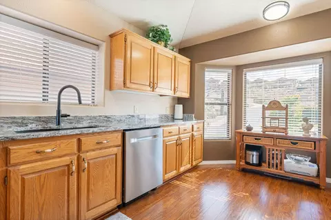 Kitchen - 844 W Hampton Rd, Saint George, UT 84770 photo 2 of 4