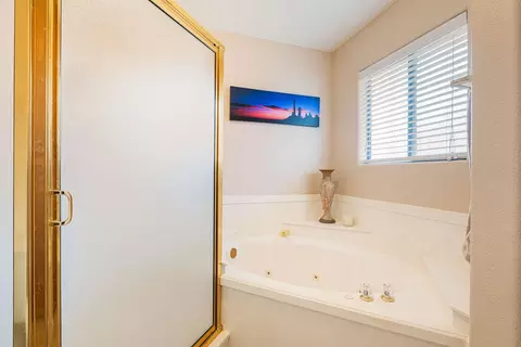 Bath - 844 W Hampton Rd, Saint George, UT 84770 photo 2 of 4