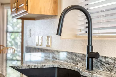 Kitchen - 844 W Hampton Rd, Saint George, UT 84770 photo 3 of 4