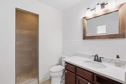 Bath - 590 E Springhill Dr, Washington, UT 84780 photo 1 of 3