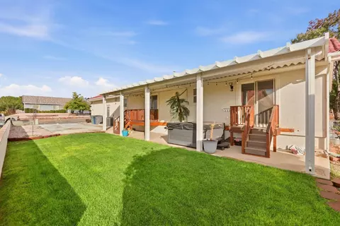 Exterior - 590 E Springhill Dr, Washington, UT 84780 photo 6 of 14