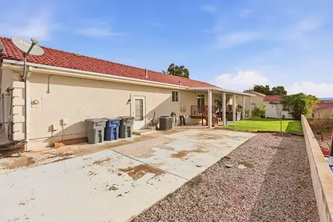 Exterior - 590 E Springhill Dr, Washington, UT 84780 photo 2 of 14