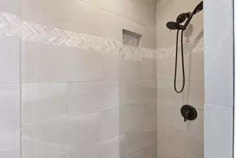 Bath - 590 E Springhill Dr, Washington, UT 84780 photo 2 of 3