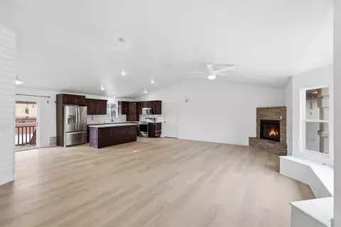 Living - 590 E Springhill Dr, Washington, UT 84780 photo 4 of 4