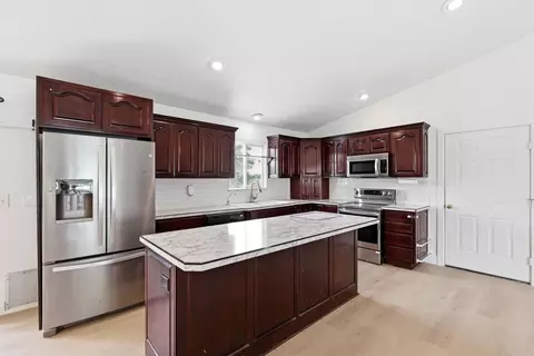 Kitchen - 590 E Springhill Dr, Washington, UT 84780 photo 3 of 4