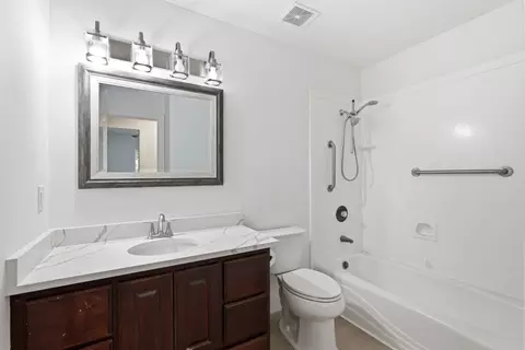 Bath - 590 E Springhill Dr, Washington, UT 84780 photo 3 of 3