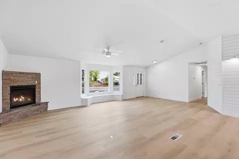 Living - 590 E Springhill Dr, Washington, UT 84780 photo 2 of 4