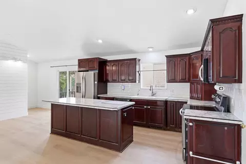 Kitchen - 590 E Springhill Dr, Washington, UT 84780 photo 2 of 4