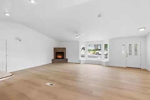 Living - 590 E Springhill Dr, Washington, UT 84780 photo 1 of 4