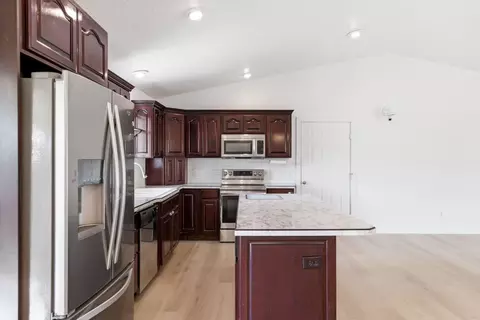 Kitchen - 590 E Springhill Dr, Washington, UT 84780 photo 1 of 4