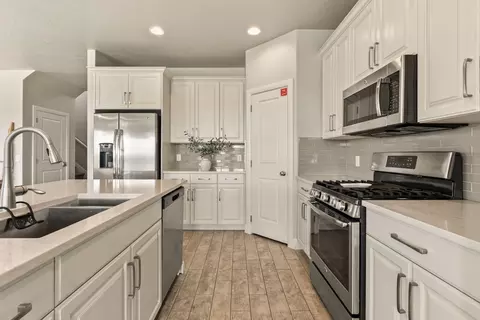 Kitchen - 980 N Casitas Hill Lp Lp, Washington, UT 84780 photo 2 of 4