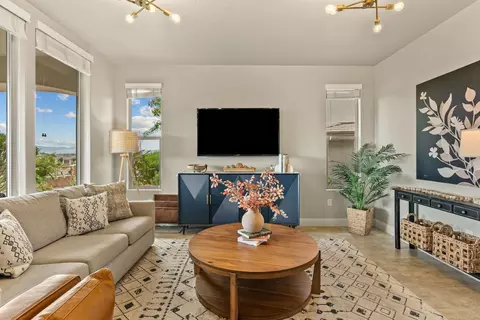 Living - 980 N Casitas Hill Lp Lp, Washington, UT 84780 photo 2 of 4