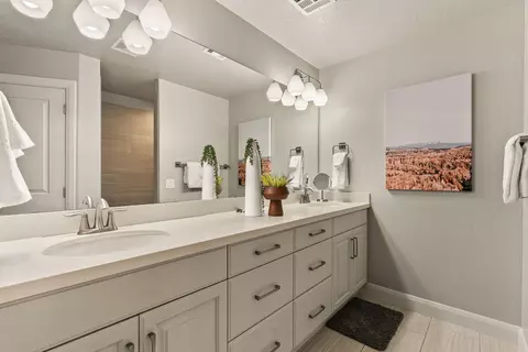 Bath - 980 N Casitas Hill Lp Lp, Washington, UT 84780 photo 1 of 7