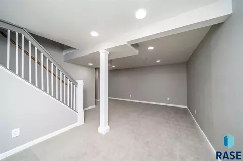 809 S Thompson Ave, Sioux Falls, SD 57103 photo 17