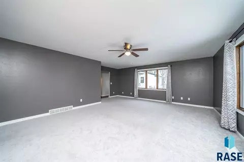 809 S Thompson Ave, Sioux Falls, SD 57103 photo 12