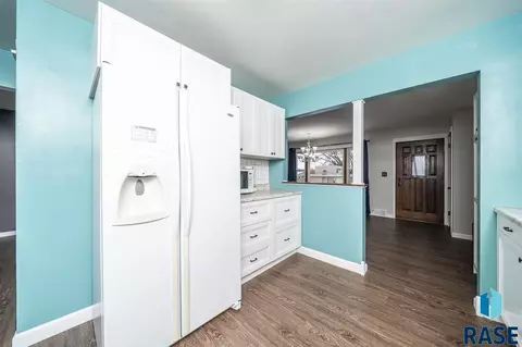 809 S Thompson Ave, Sioux Falls, SD 57103 photo 5