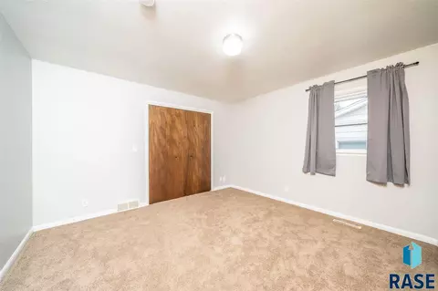 809 S Thompson Ave, Sioux Falls, SD 57103 photo 14