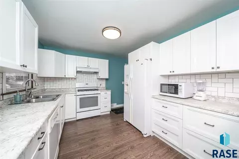 809 S Thompson Ave, Sioux Falls, SD 57103 photo 7