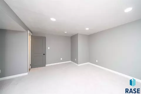 809 S Thompson Ave, Sioux Falls, SD 57103 photo 20