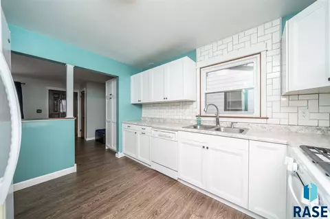 809 S Thompson Ave, Sioux Falls, SD 57103 photo 6