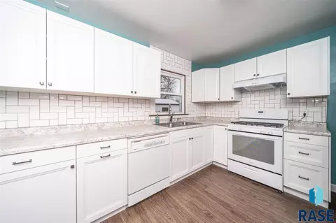 809 S Thompson Ave, Sioux Falls, SD 57103 photo 8