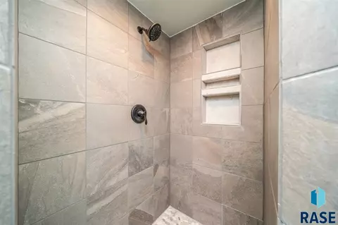 809 S Thompson Ave, Sioux Falls, SD 57103 photo 24
