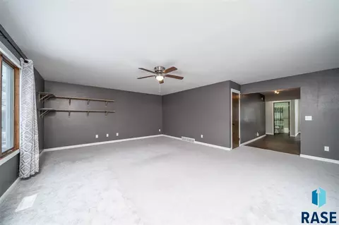 809 S Thompson Ave, Sioux Falls, SD 57103 photo 10