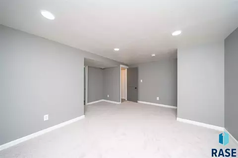 809 S Thompson Ave, Sioux Falls, SD 57103 photo 21
