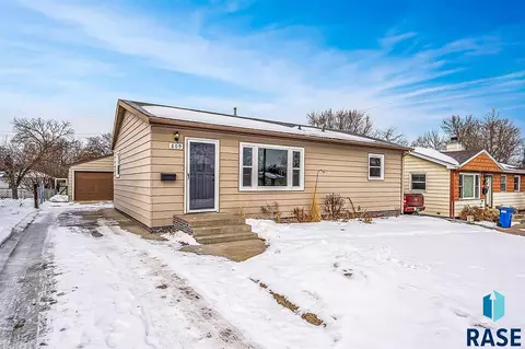 809 S Thompson Ave, Sioux Falls, SD 57103 photo 1