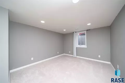 809 S Thompson Ave, Sioux Falls, SD 57103 photo 19