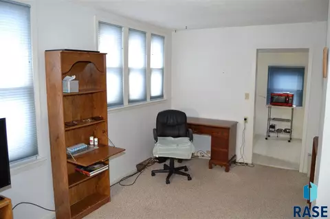 511 S 6th Ave, Sioux Falls, SD 57104 photo 3