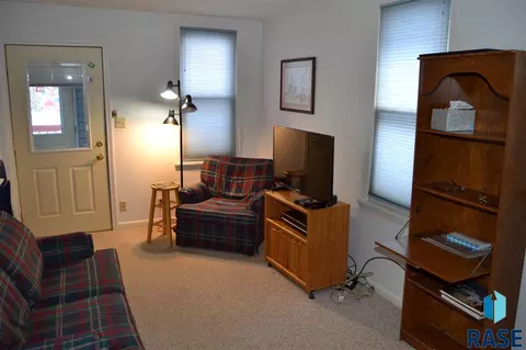 511 S 6th Ave, Sioux Falls, SD 57104 photo 2
