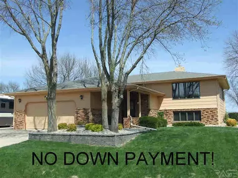 304 S Oak Ridge Rd, Brandon, SD 57005 photo 1