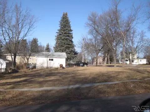 212 E 6th St, Dell Rapids, SD 57022 photo 1