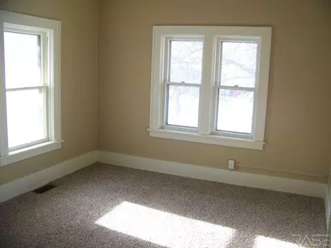 702 S Spring Ave, Sioux Falls, SD 57104 photo 10