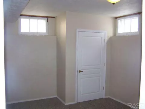 702 S Spring Ave, Sioux Falls, SD 57104 photo 15