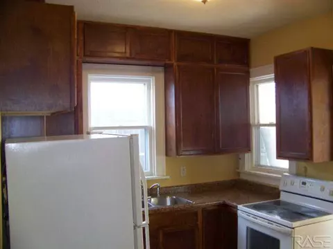702 S Spring Ave, Sioux Falls, SD 57104 photo 3