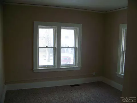 702 S Spring Ave, Sioux Falls, SD 57104 photo 11