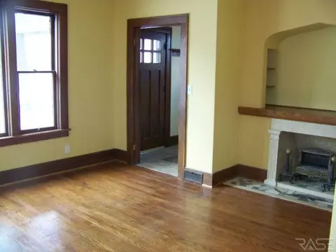 702 S Spring Ave, Sioux Falls, SD 57104 photo 4