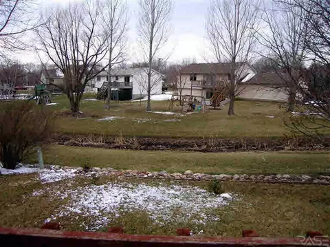 3805 E 36th St, Sioux Falls, SD 57103 photo 17
