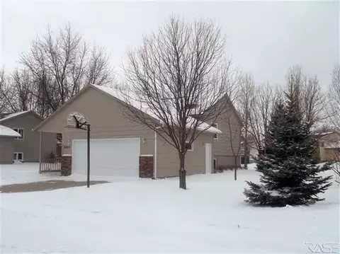 3805 E 36th St, Sioux Falls, SD 57103 photo 2
